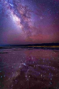 夜空之镜-茶卡盐湖，水面成为了银河与星空的镜像